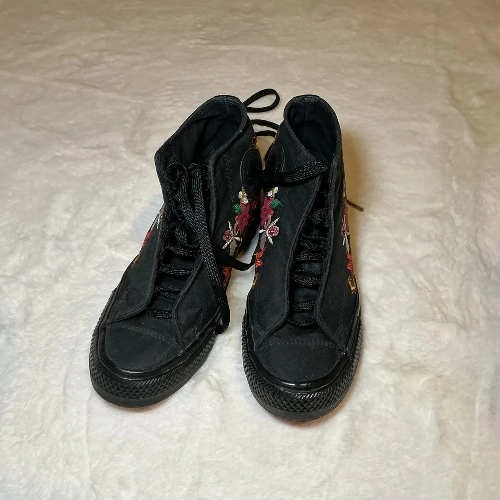 Converse Floral Embroidered High-Top Sneakers - Picture 2 of 6
